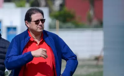 هل فعلا يفكر آيت منا في زينباور؟