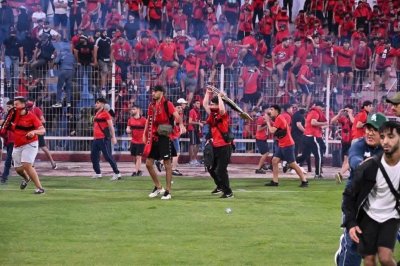 بالصور.. جماهير اتحاد الجزائر أشعلت فتيل الأحداث المؤسفة