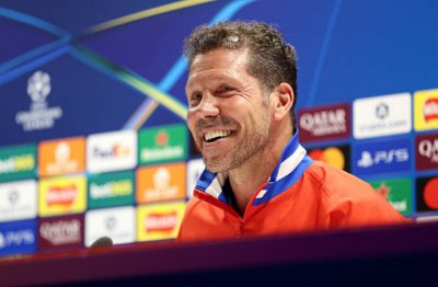 عصبة أبطال أوروبا: سيميوني يعلق بسخرية على تغيير إقامة أتلتيكو قبل موقعة أرسنال