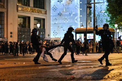 عصبة أبطال أوروبا: توقيف 127 شخصا وإصابة 34 من المشجعين وعناصر الشرطة بينهم حالة خطيرة في باريس