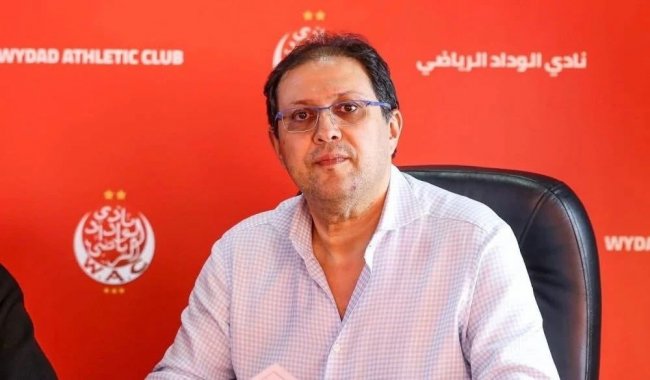 قبل الرحيل.. أيت منا يؤمن صفقة مالية مهمة للوداد