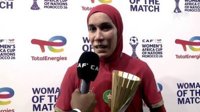 نهيلة بنزينة تتوج بجائزة أفضل لاعبة في مباراة اللبؤات وجنوب إفريقيا